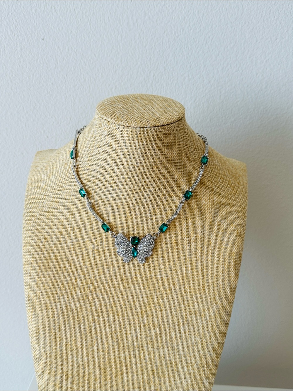 Fashion Jewelry Silver-Tone Necklace with Emerald Green Accents